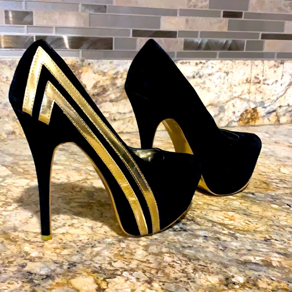 Shiekh black and gold velvet heel pumps